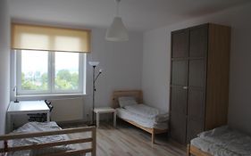 Trzyosobowy pokój w mieszkaniu czteropokojowym w centrum Gdyni.